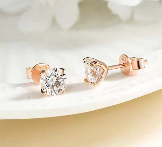 4 claw round Moissanite earrings