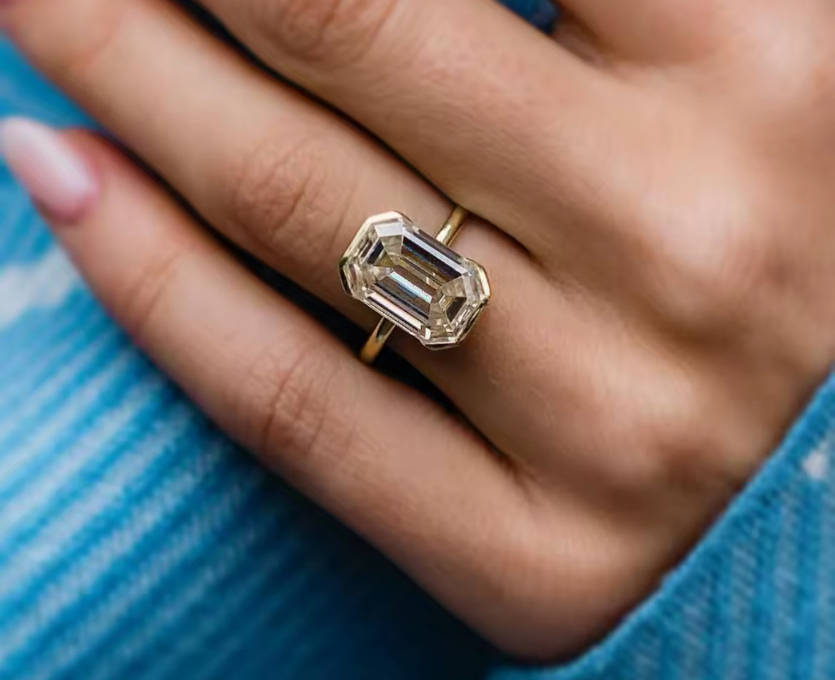 7.5ct Emerald Moissanite ring