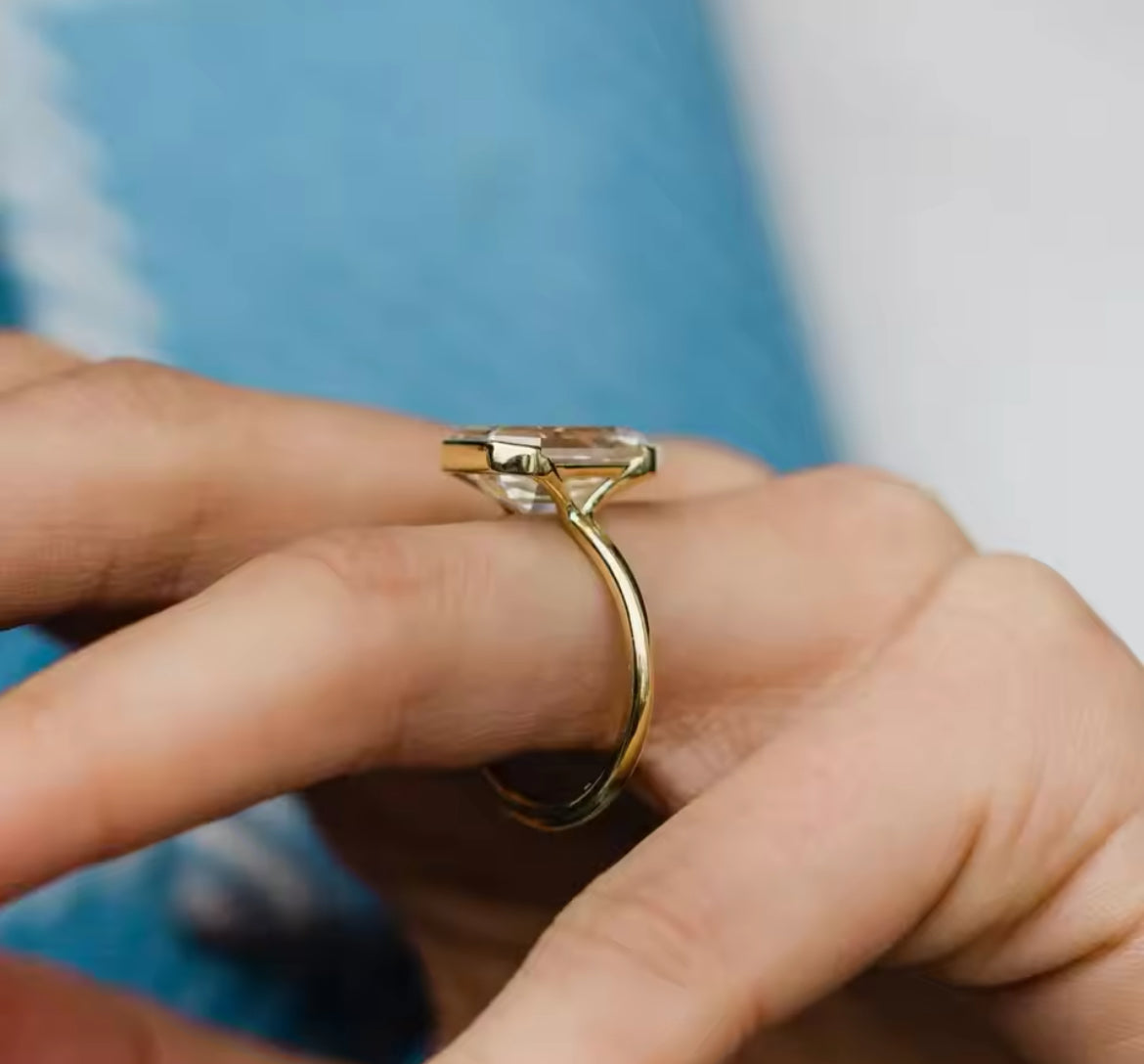 7.5ct Emerald Moissanite ring