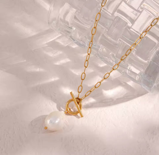 Pearl toggle necklace