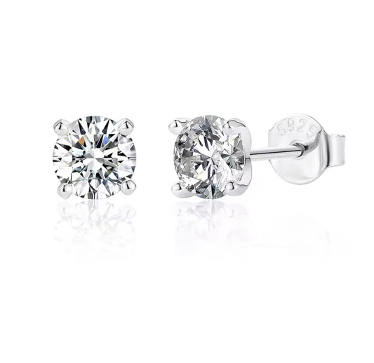4 claw moissanite earrings