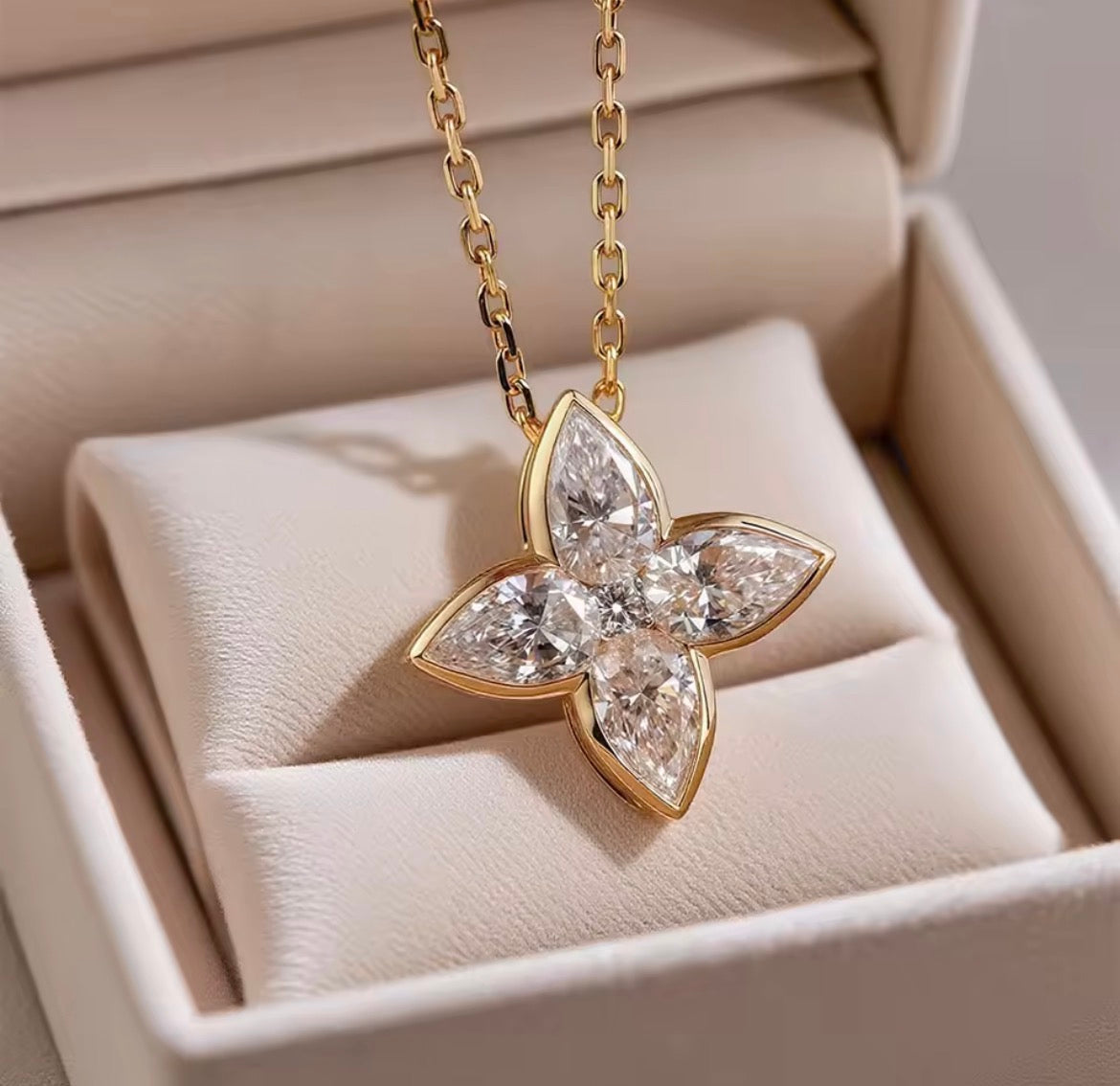 2.1ct flower Moissanite necklace