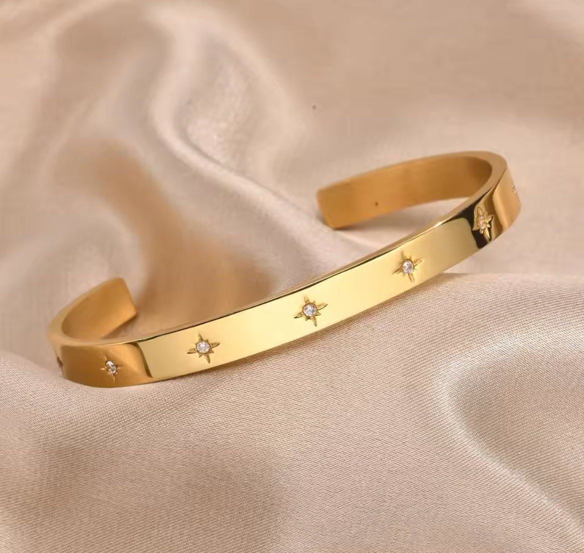 Cuff bangle