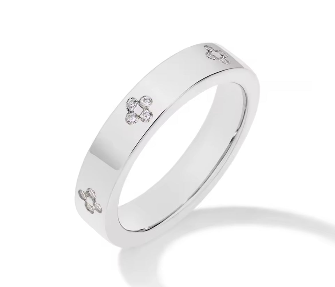 Moissanite flower ring