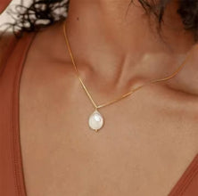 Baroque pearl necklace