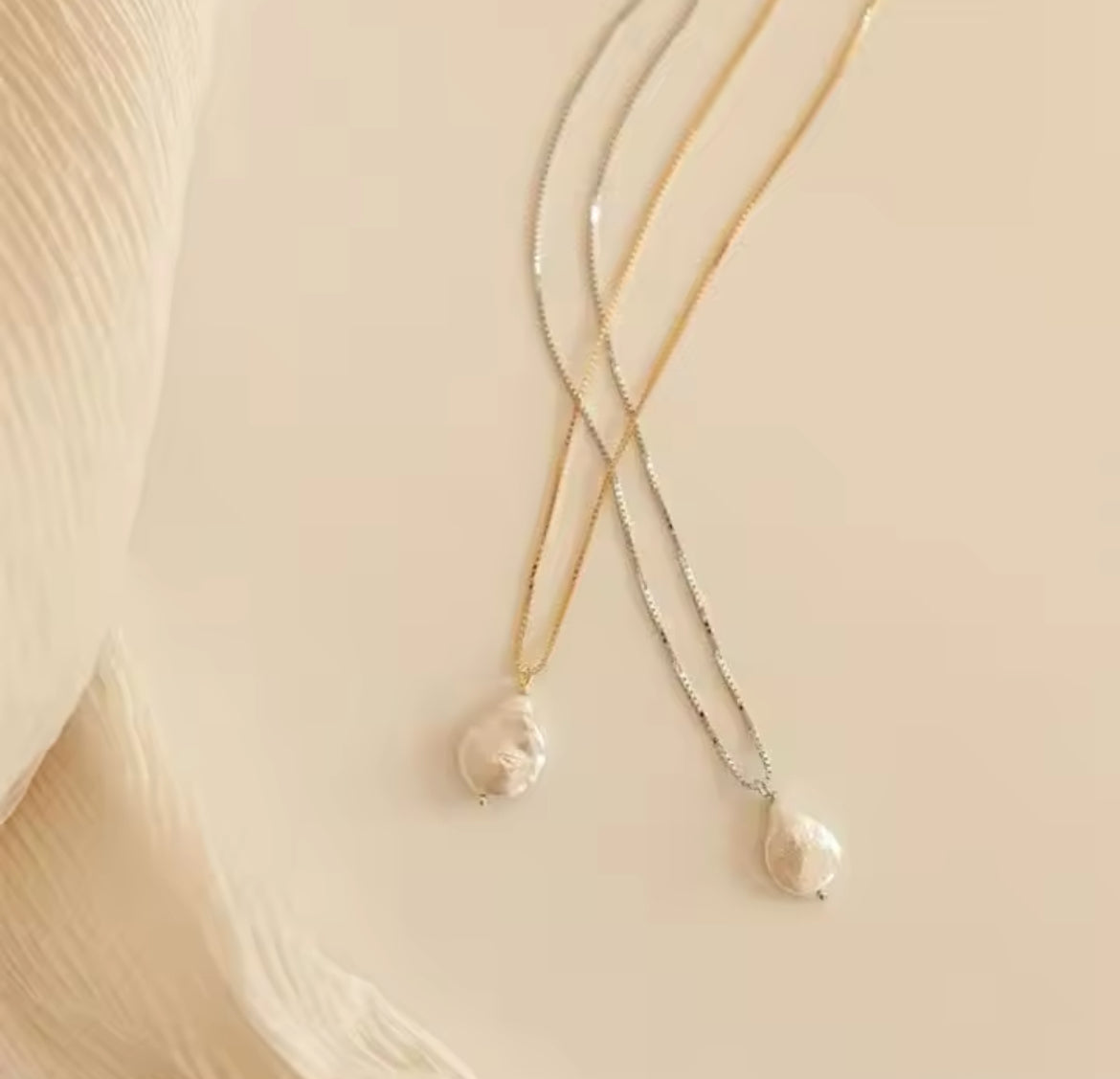 Baroque pearl necklace