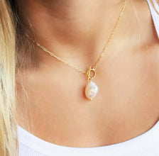 Pearl toggle necklace